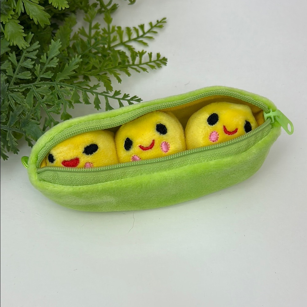 Kawaii Green Pea Pod zippered pouch filled with peas! NEW adorable set!